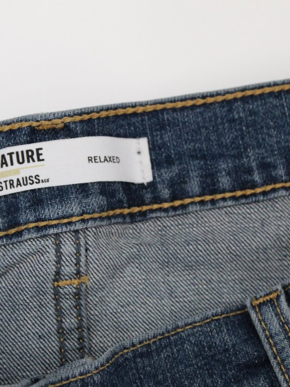 LEVIS Signature Relaxed Mens Jeans 40 x 32 Distressed Denim Med Wash EXC COND - Picture 3 of 8